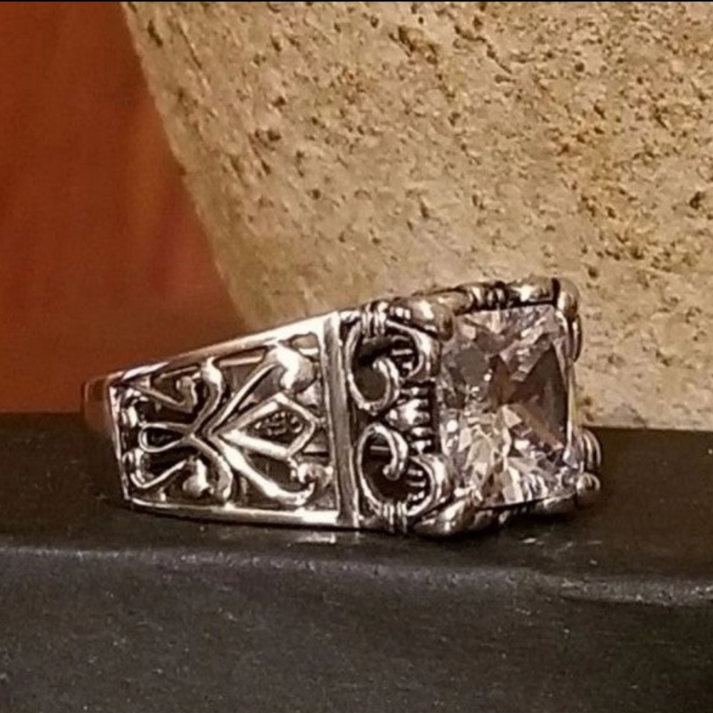 Silpada Sterling Silver & Zirconia Uptown Ring - Picture 15 of 15